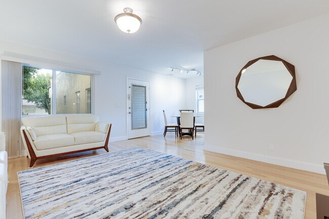 Building Photo - 509 Capri Dr