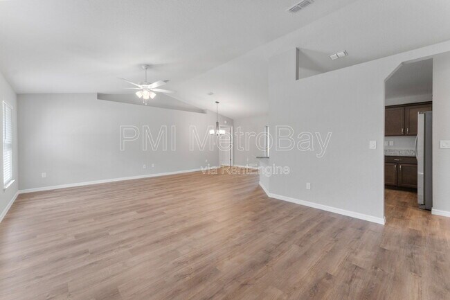 Building Photo - 9461 N Sandree Dr
