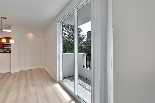 Building Photo - 2421 NE 65th St