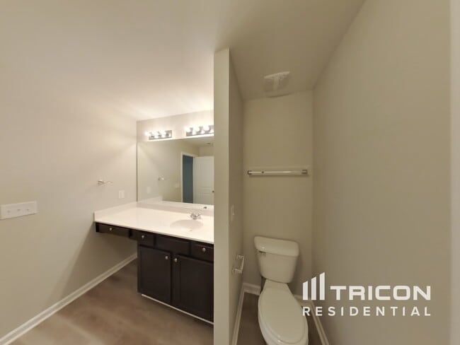 Building Photo - 2362 Clapton Ct