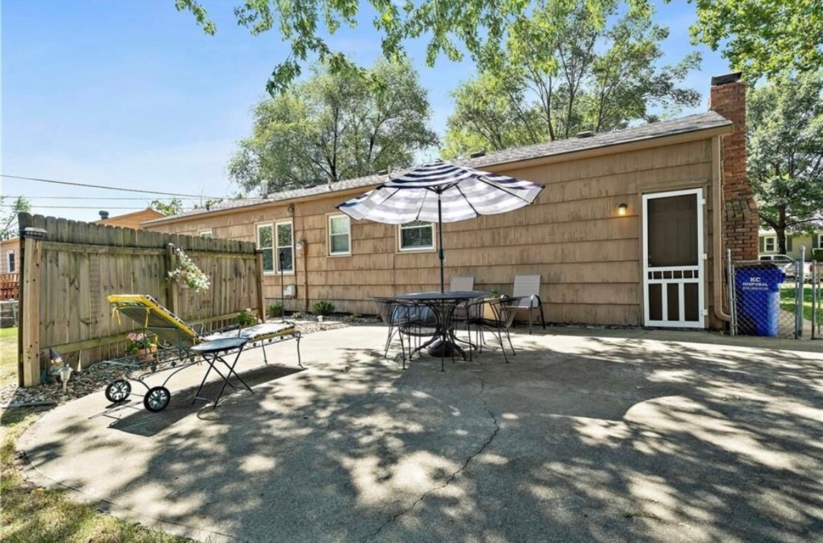 Building Photo - 8541 Riggs St