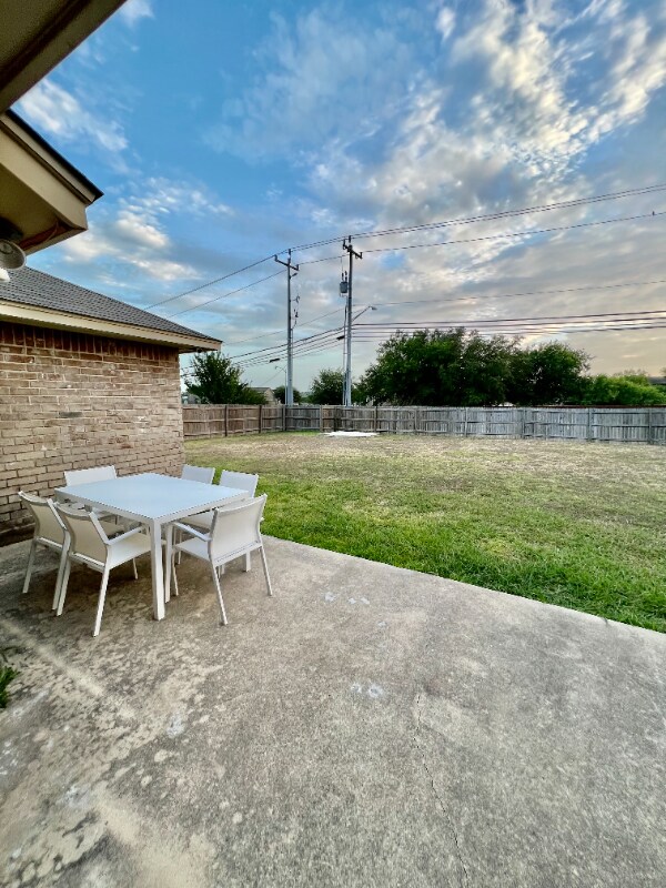 Building Photo - 550 Westoak