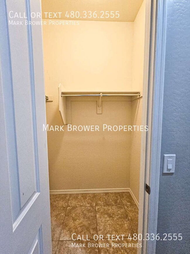 Building Photo - 3345 E Indigo St