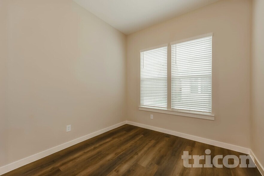 Building Photo - 1113 Fallgate Dr