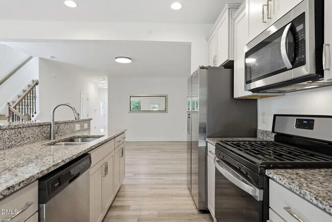 Building Photo - Lease OR Lease to Own