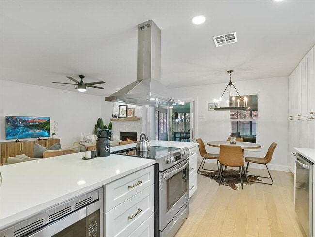 Building Photo - 3601 Ambleside Dr