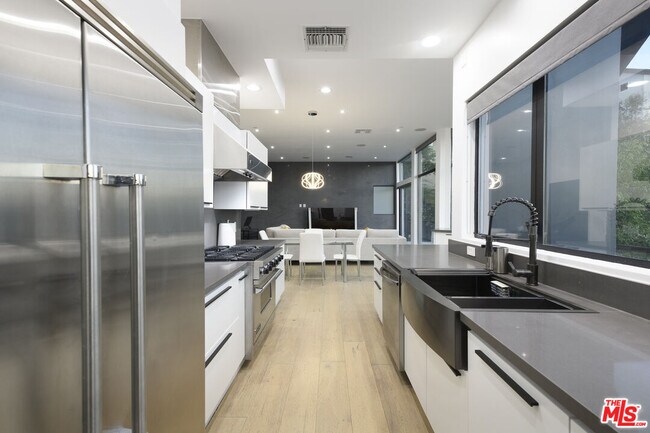 Building Photo - 2271 Gloaming Way