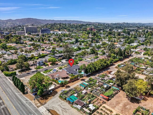 Building Photo - BEAUTIFULLY REMODELED, 5BD/4BA ENTERTAINER...