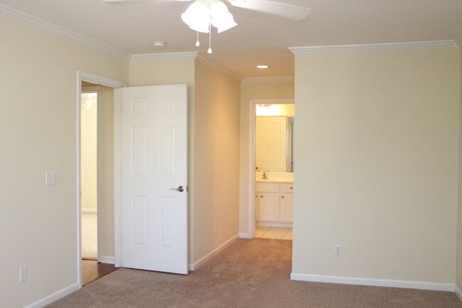 Building Photo - Wellstone Townhouse