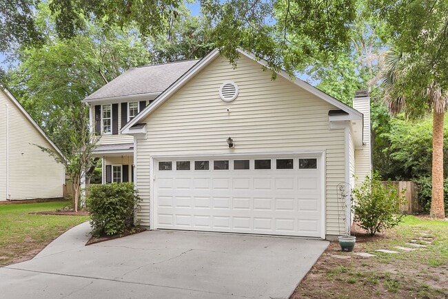 Building Photo - Coastal Convenience in the Heart of Mount Pleasant