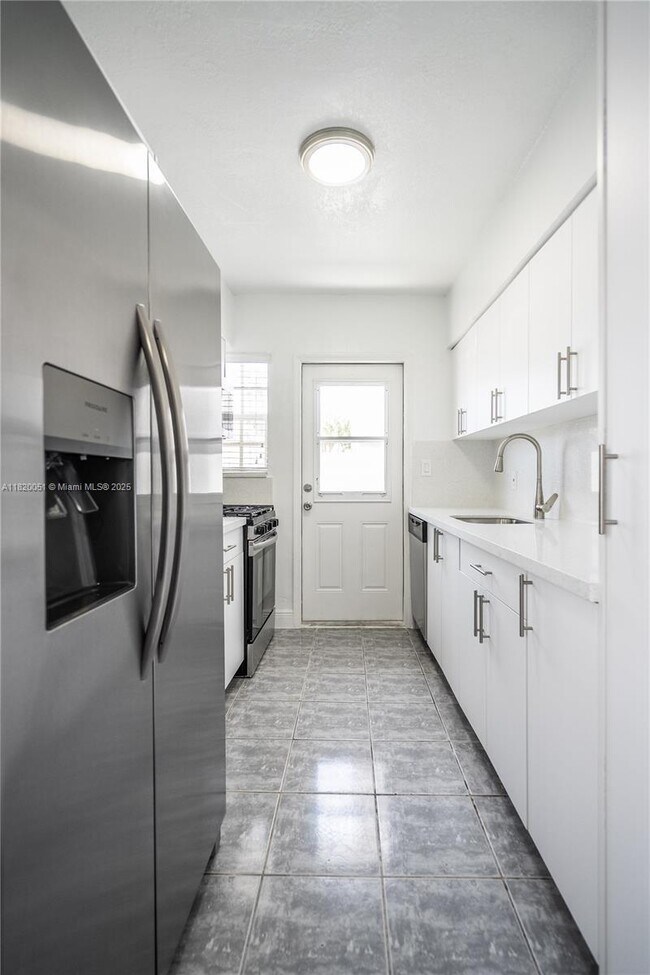 Building Photo - 320 84th St