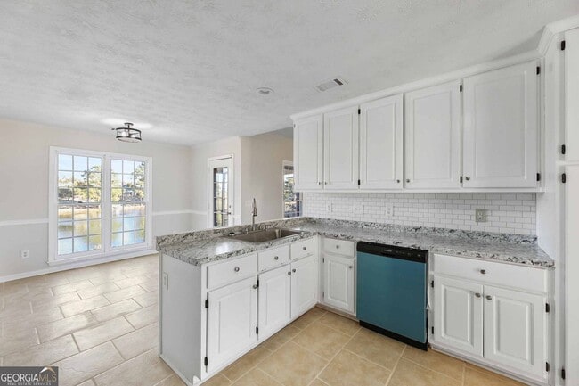 Building Photo - 7988 Westlake Dr