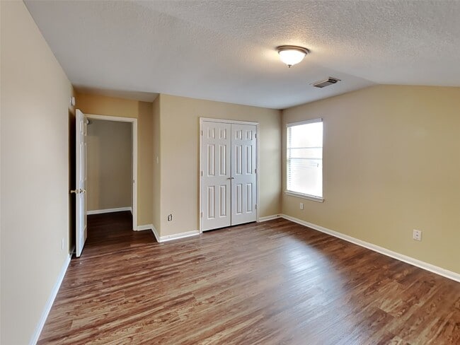 Building Photo - 15742 Flagstone Walk Way