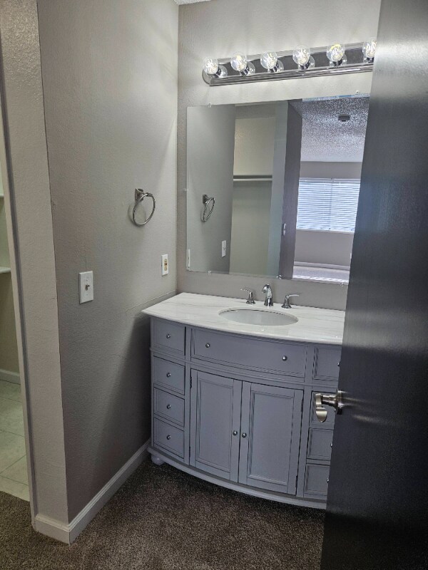 Building Photo - 5025 Valley Crest Dr