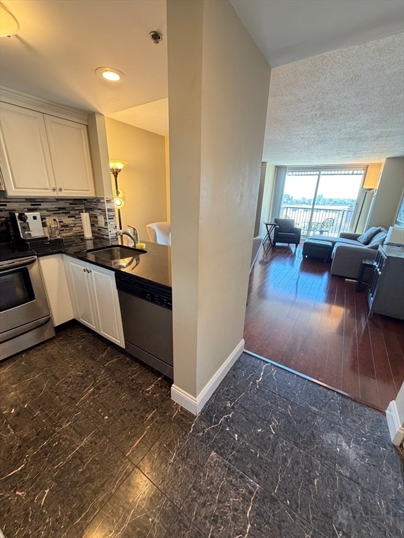 Building Photo - 10 Museum Way