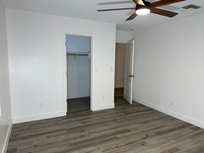 Building Photo - 42502 W Somerset Dr