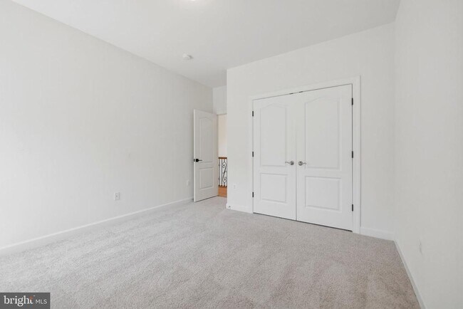 Building Photo - 301 Kingdom Dr