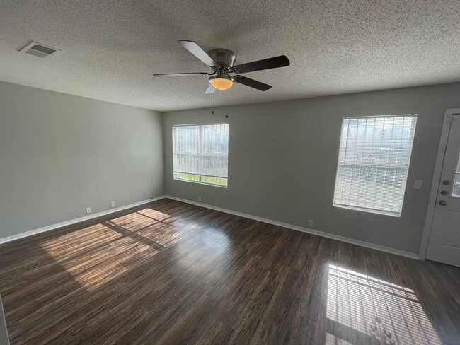 Building Photo - 3 BR/2.5BA | Newly Renovated Single Family Home | Fenced Backyard | In Dallas!