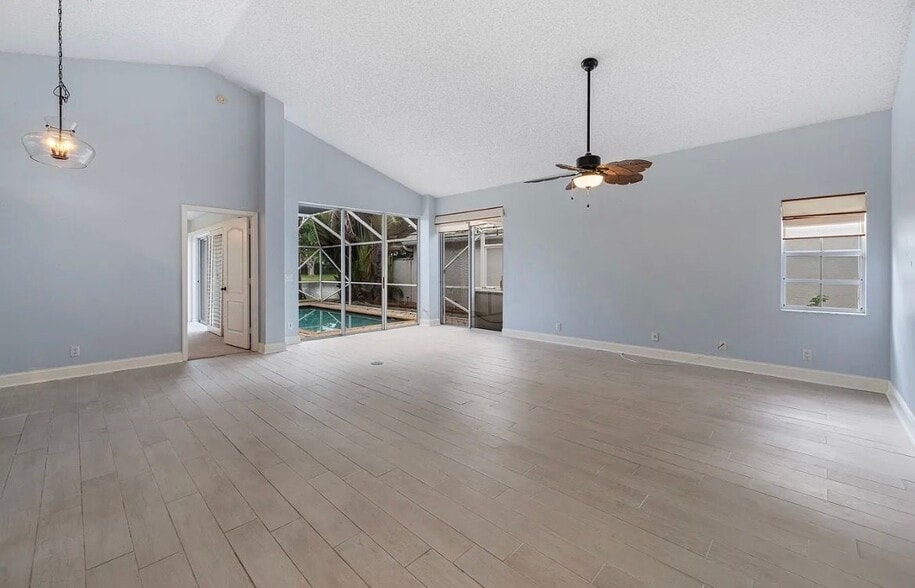 Building Photo - 9293 Heathridge Dr