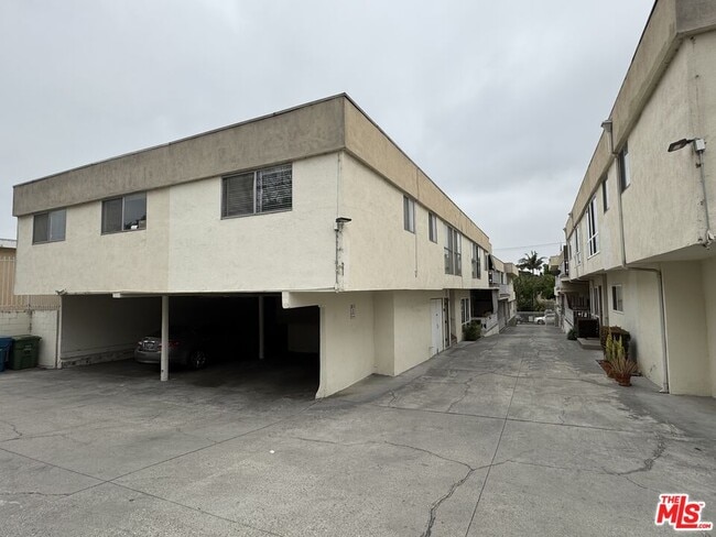 Building Photo - 563 E Hazel St