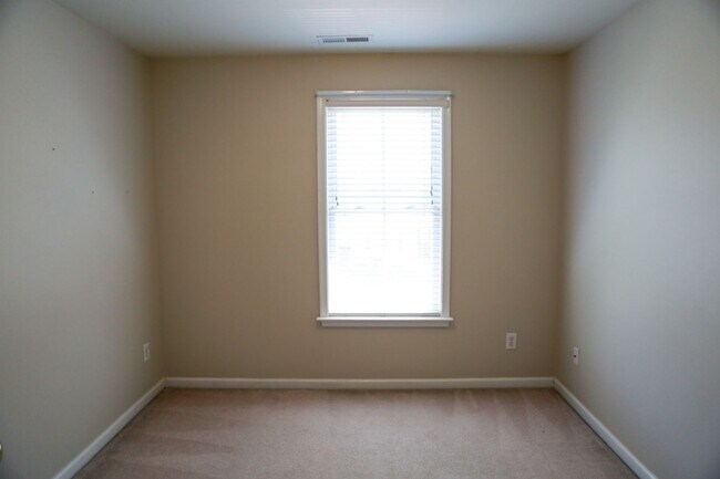 Building Photo - Spacious Melbourne Park Townhome