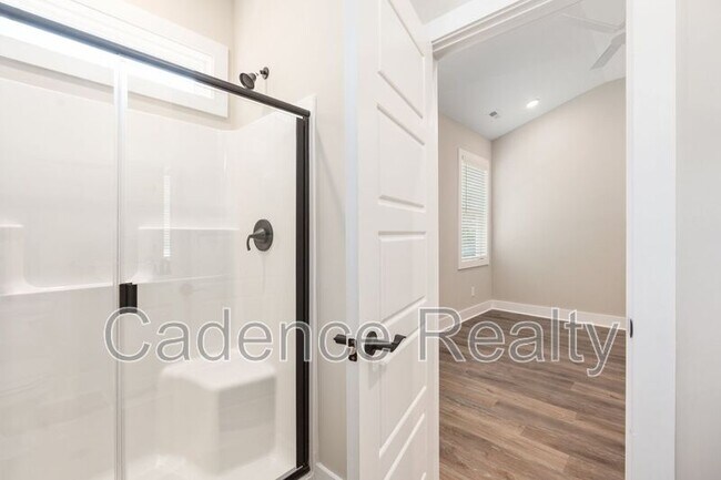 Building Photo - 1731 Perimeter Lp