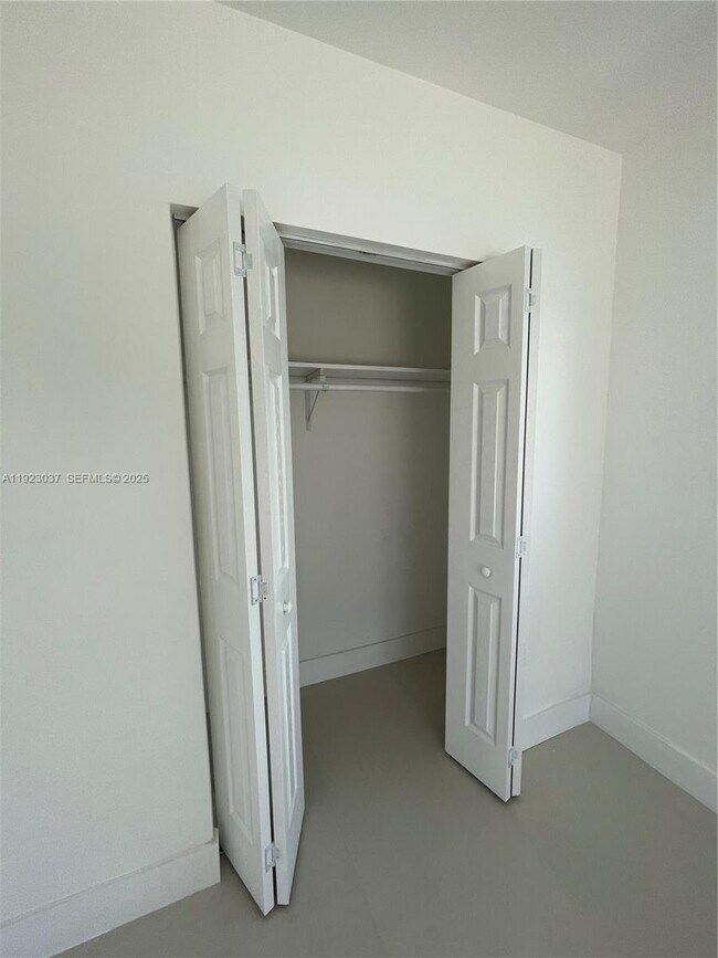 Building Photo - 8215 Crespi Blvd