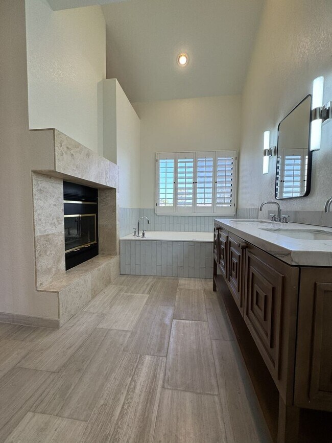 Building Photo - 7272 E Gainey Ranch Rd