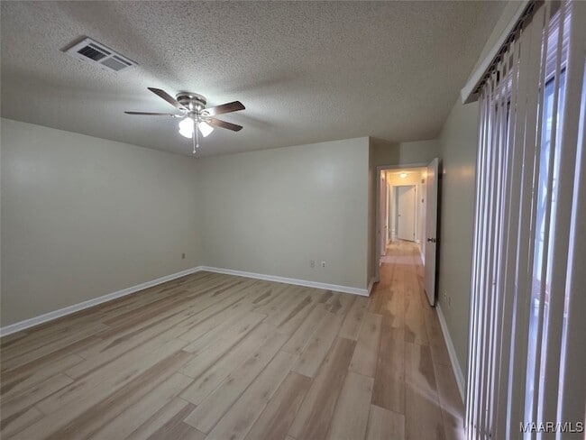 Building Photo - 4254 Lawnwood Dr