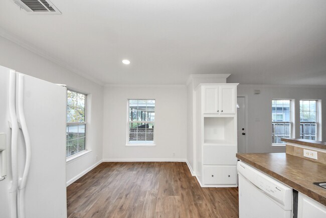 Building Photo - 6526 Carver Rd