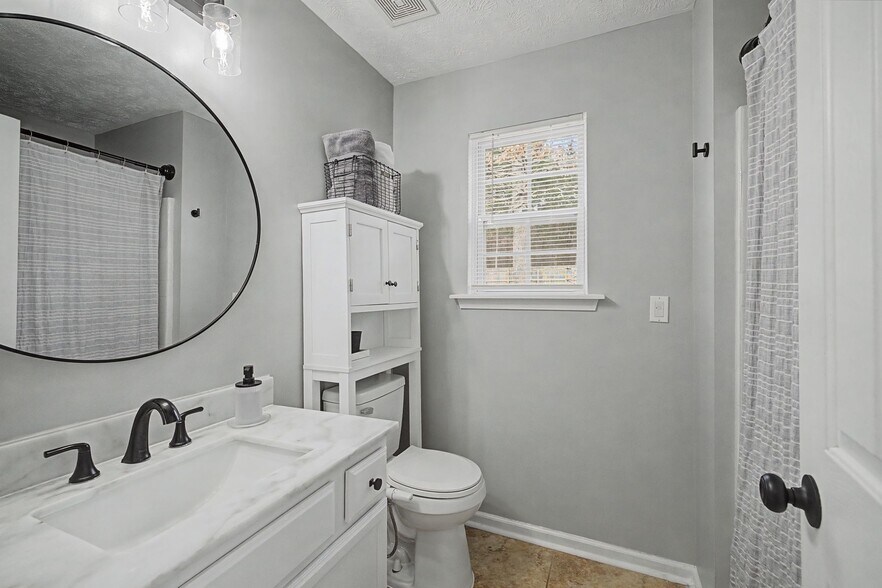 Building Photo - 401 Niagra Ln