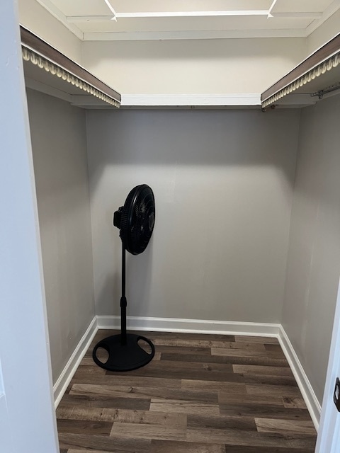 Walk in Closet - 4158 Tamiami Trl