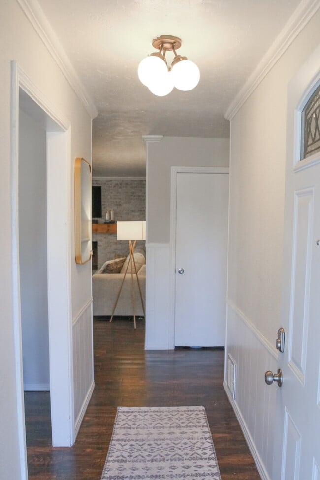 Building Photo - Large Updated Home!