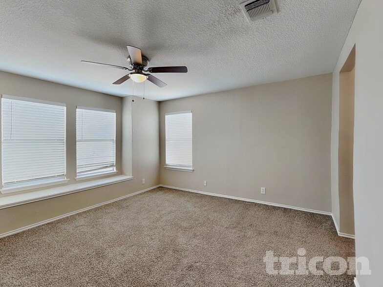 Building Photo - 7307 Circle Farm