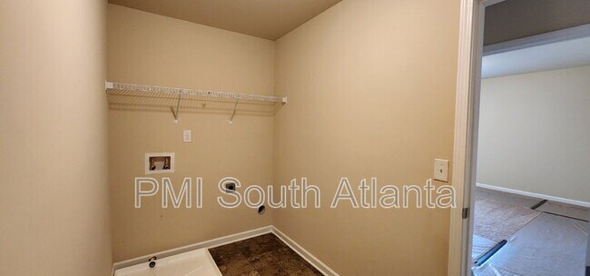 Building Photo - 525 Twelve Oaks Dr