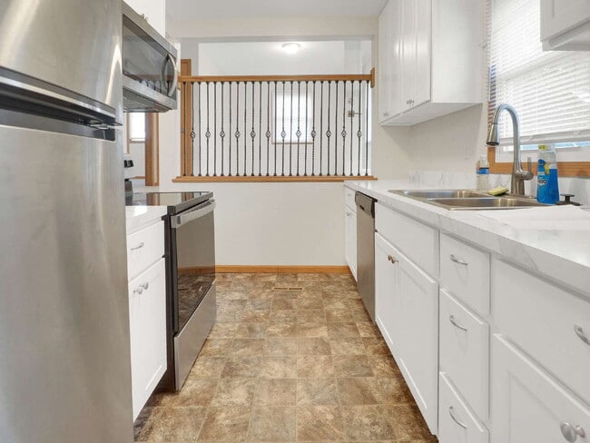 Building Photo - Cozy 4 Bed home in Lauderdale