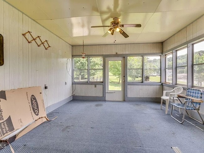 Building Photo - One-Level Living in Kingsport with Screened Porch & Large Yard