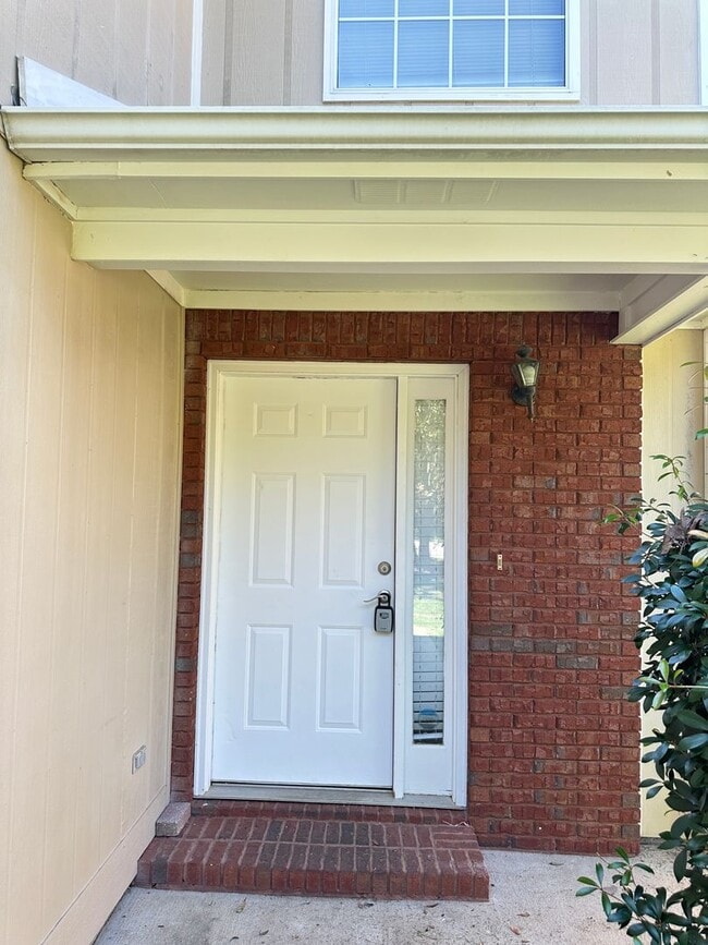 Building Photo - Briarwood West!!!  1/2 OFF FIRST MONTH REN...