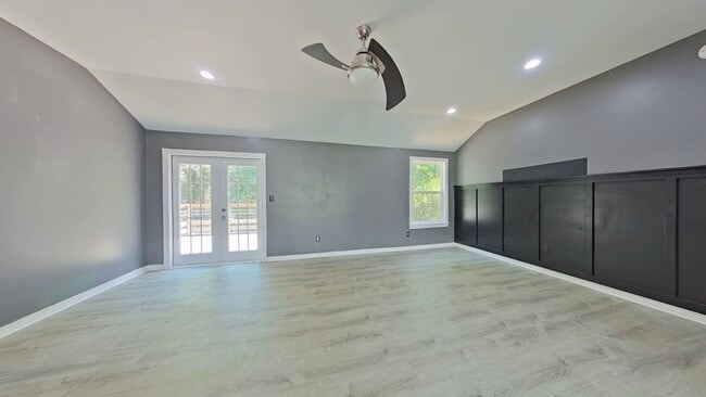 Building Photo - 415 Juniper Dr