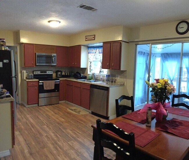 Building Photo - 3680 Whiting Dr SE