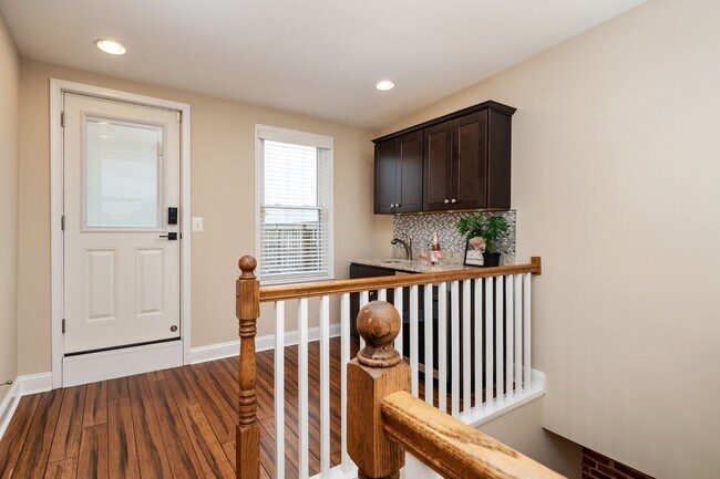 Building Photo - Gorgeous renovated home in Riverside Neigh...