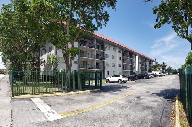 Building Photo - 8107 SW 72nd Ave