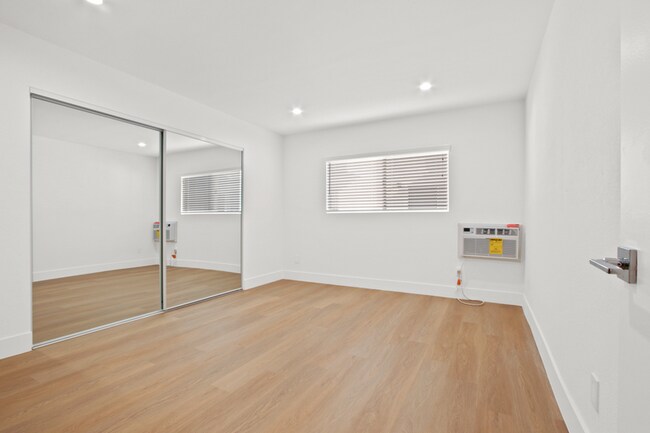 Building Photo - 11737 Courtleigh Dr