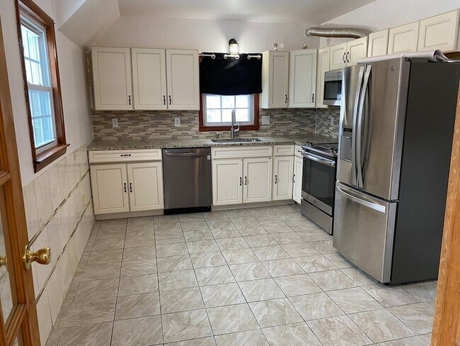 Building Photo - 76 19th St