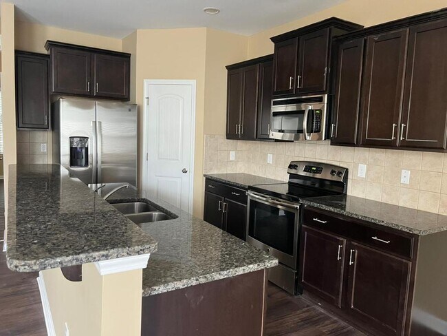 Building Photo - 4472 Middletown Dr