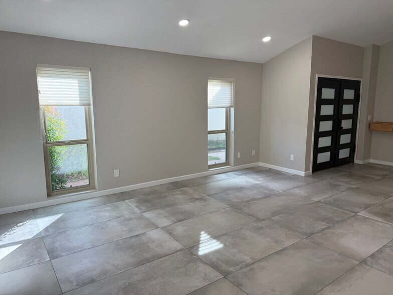 Building Photo - 3017 Placita Chorro