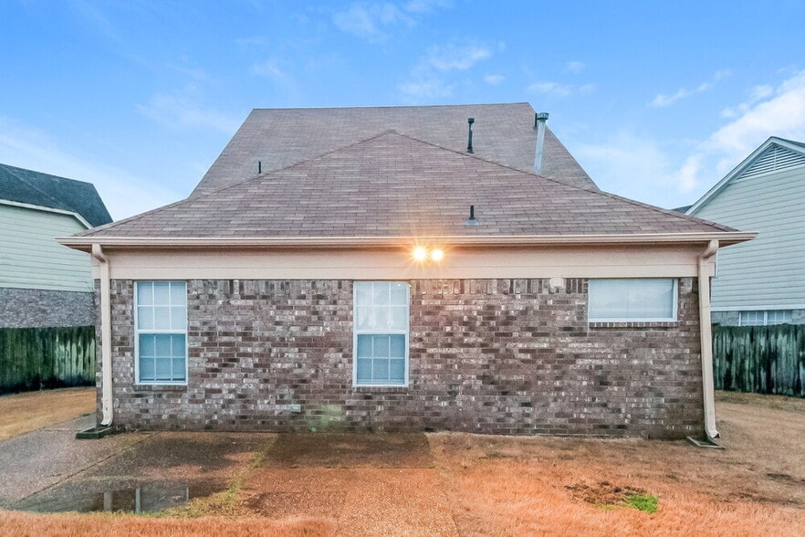 Building Photo - 7138 Queens Crown Ct