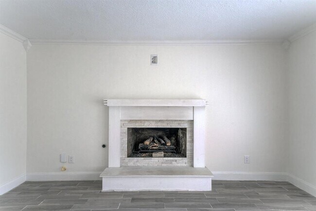 Building Photo - 560 Landfall Ln