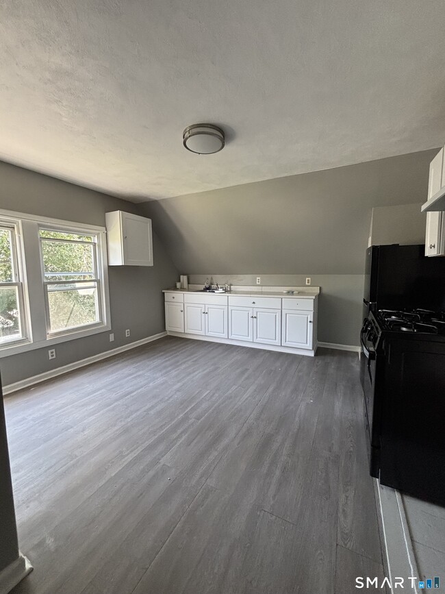 Building Photo - 358 Blohm St