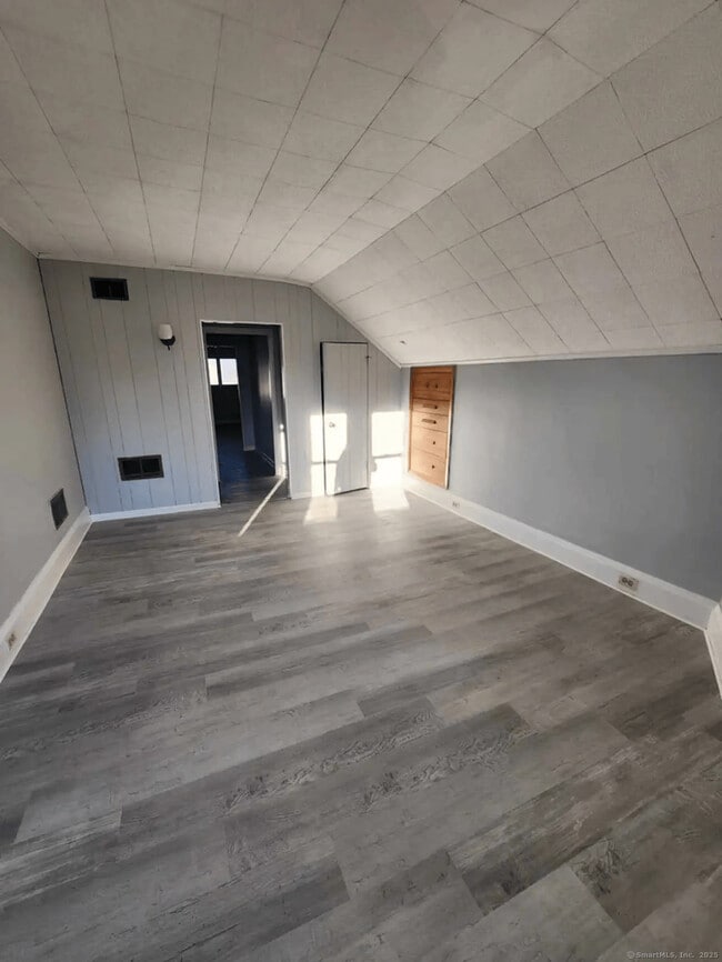 Building Photo - 62 Montauk Ave